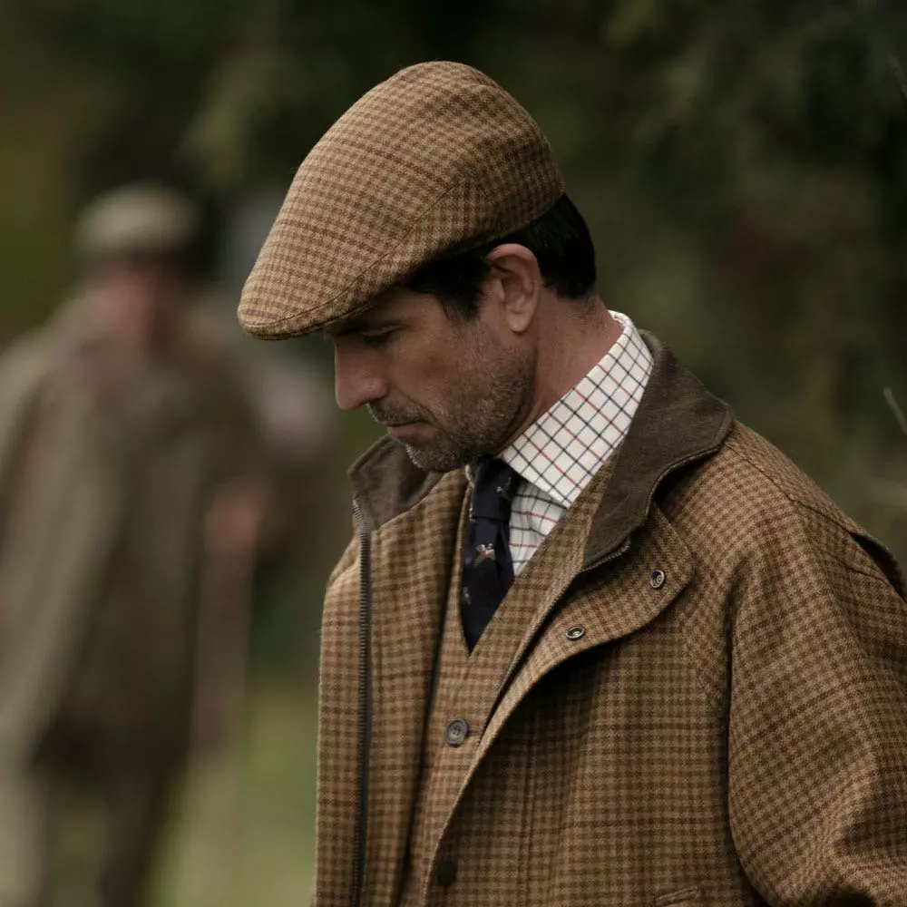Farlows Classic Tweed Flat Cap 5 Farlows Classic Tweed Flat Cap - Image 3